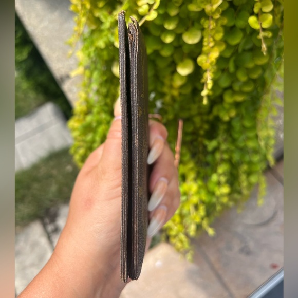 Louis Vuitton holder🌙 - Picture 4 of 16